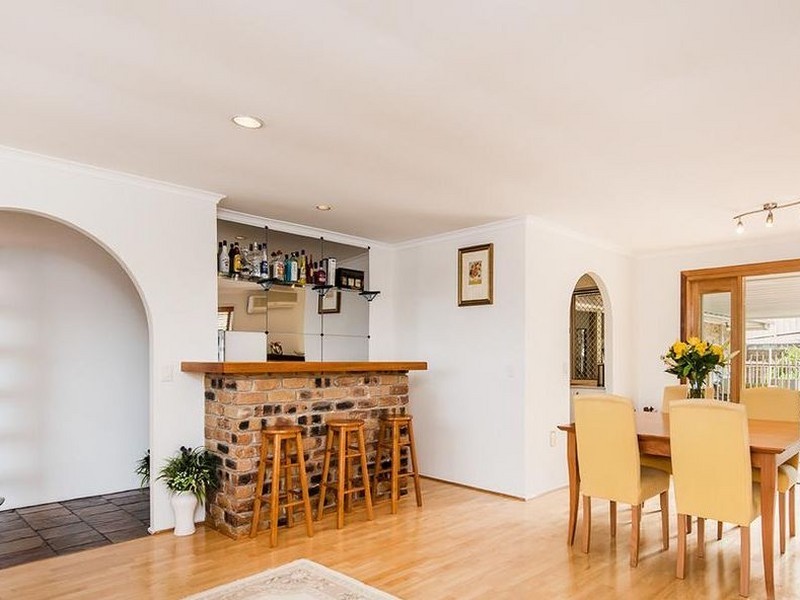 14 Eromanga Street, Carindale QLD 4152