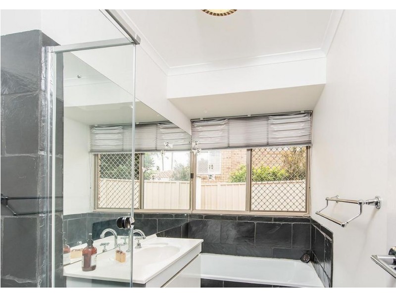 14 Eromanga Street, Carindale QLD 4152