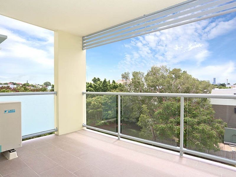 3/143 Cavendish Rd, Coorparoo QLD 4151