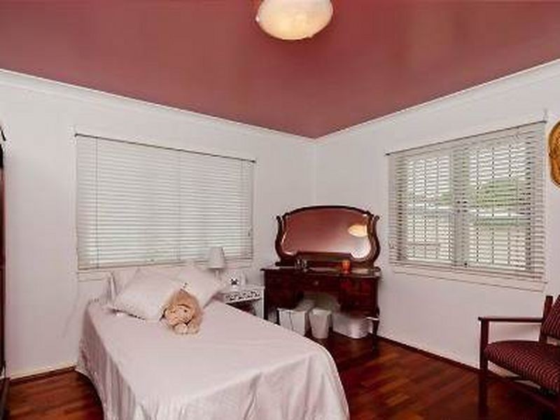 27 Casmaria Street, Mansfield QLD 4122