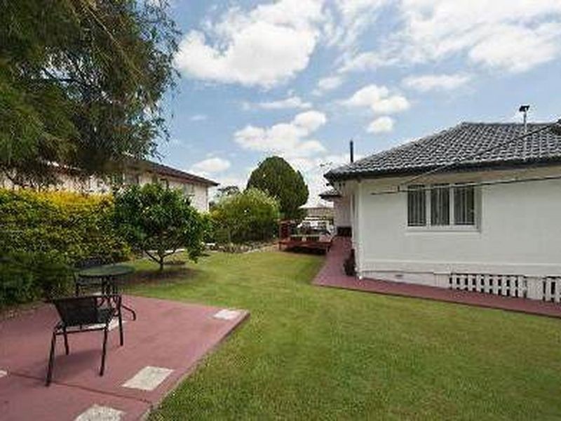 27 Casmaria Street, Mansfield QLD 4122