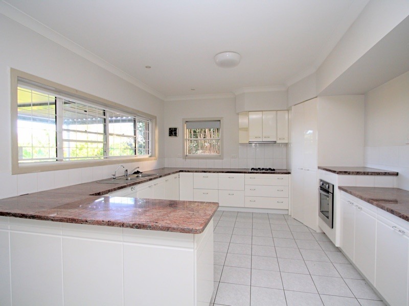 12 Hatherton Crescent, Carindale QLD 4152