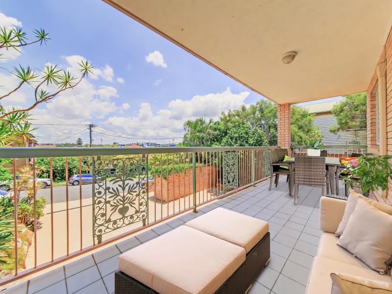 1/11 Baragoola Street, Coorparoo QLD 4151