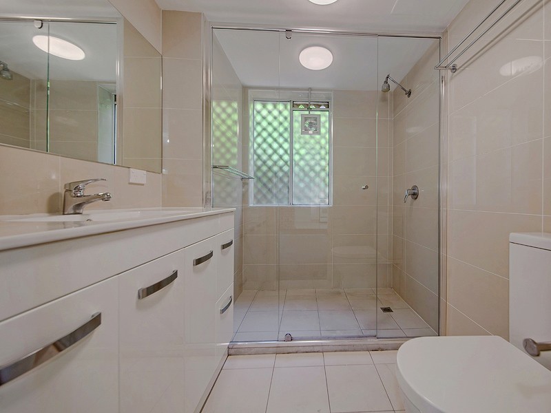 1/11 Baragoola Street, Coorparoo QLD 4151