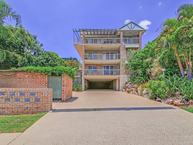 1/11 Baragoola Street, Coorparoo QLD 4151