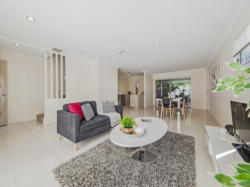 7/17 Hilltop Court, Carina QLD 4152