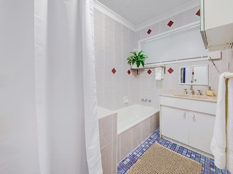 49 Bayford Street, Birkdale QLD 4159