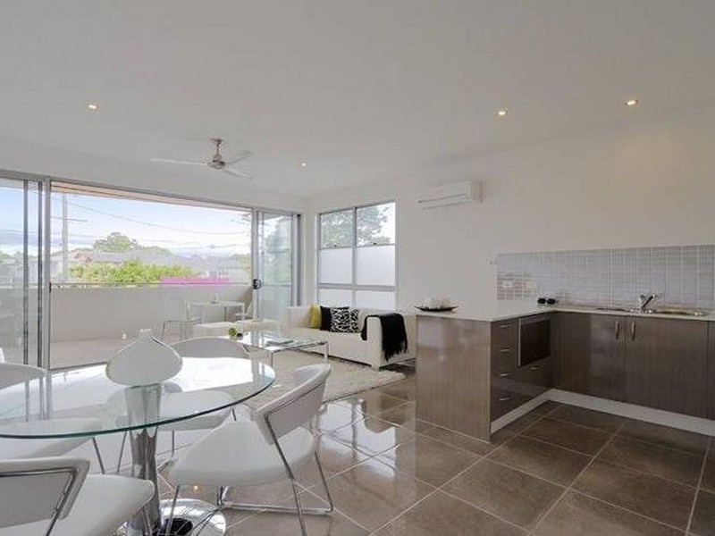 2/4 Newman Avenue, Camp Hill QLD 4152