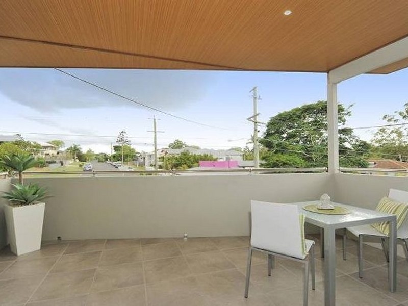 2/4 Newman Avenue, Camp Hill QLD 4152