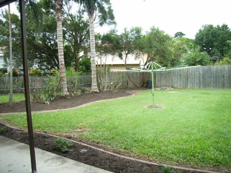 8 Pyrope Street, Camp Hill QLD 4152