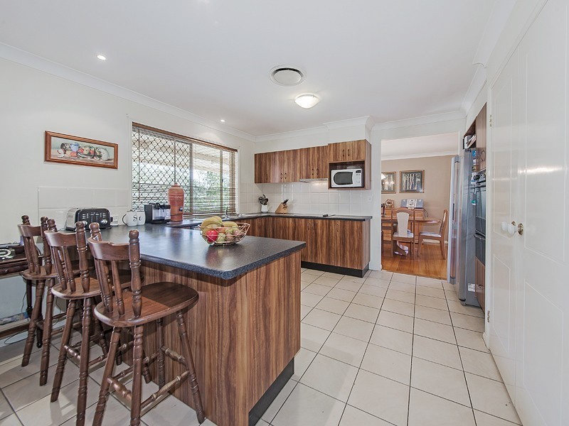 33 Scrub Road, Carindale QLD 4152