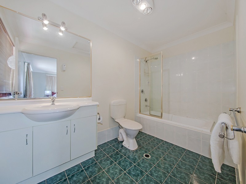 33 Scrub Road, Carindale QLD 4152