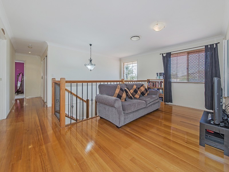 33 Scrub Road, Carindale QLD 4152