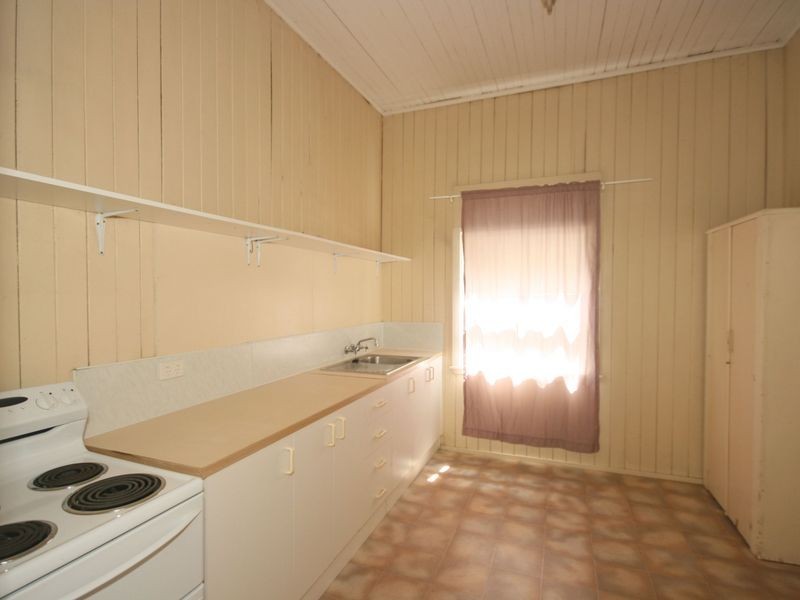 35 Knowsley Street, Greenslopes QLD 4120