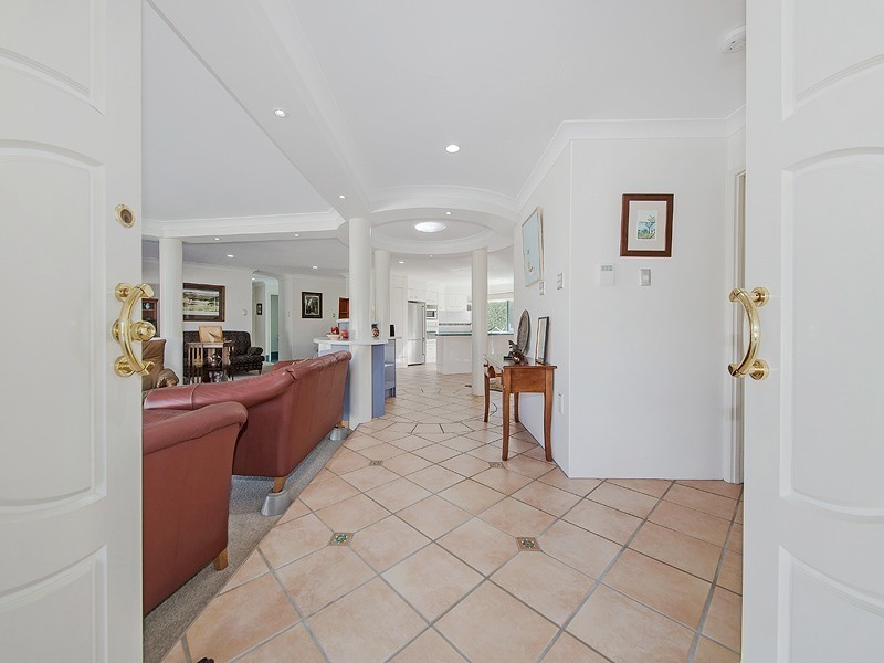 2 Rio Vista Close, Carindale QLD 4152