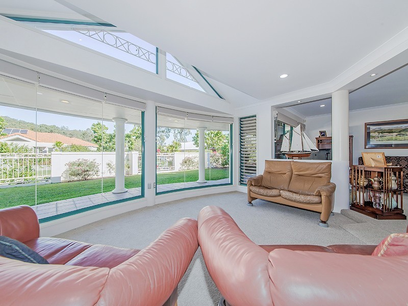 2 Rio Vista Close, Carindale QLD 4152