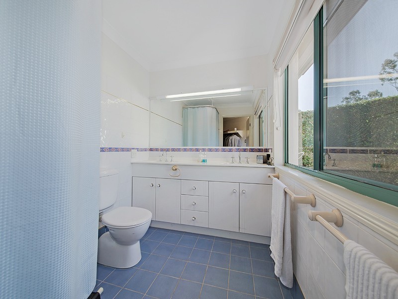 2 Rio Vista Close, Carindale QLD 4152