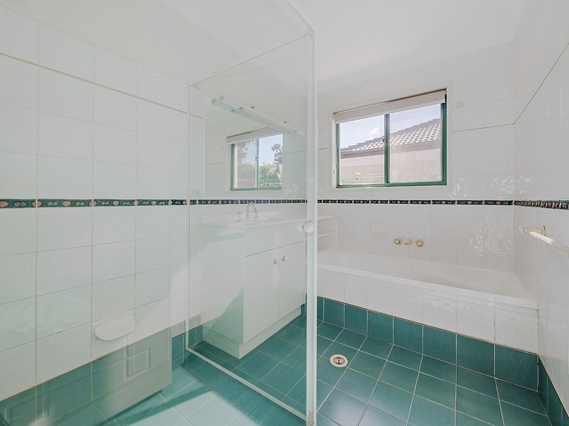 2 Rio Vista Close, Carindale QLD 4152