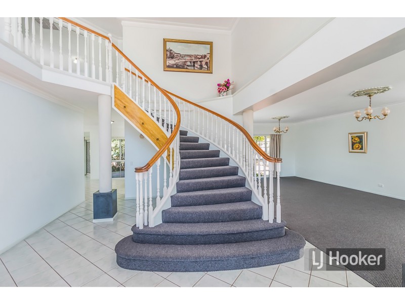 21 Amersham Crescent, Carindale QLD 4152
