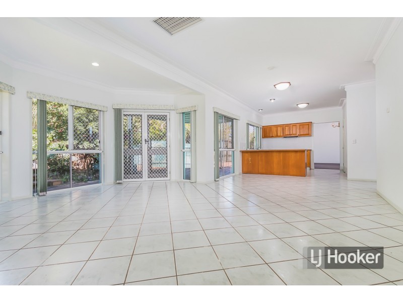 21 Amersham Crescent, Carindale QLD 4152