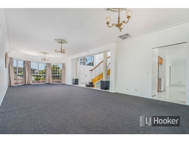21 Amersham Crescent, Carindale QLD 4152