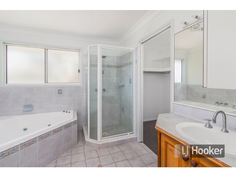 21 Amersham Crescent, Carindale QLD 4152