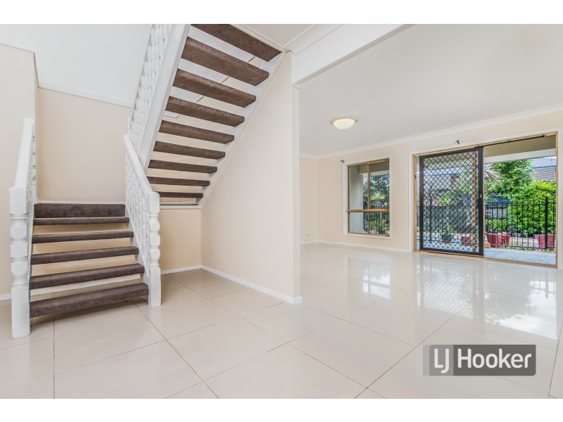 18 Talaroo Street, Carindale QLD 4152