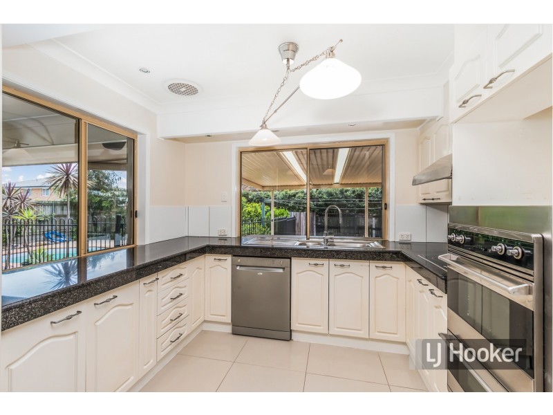 18 Talaroo Street, Carindale QLD 4152