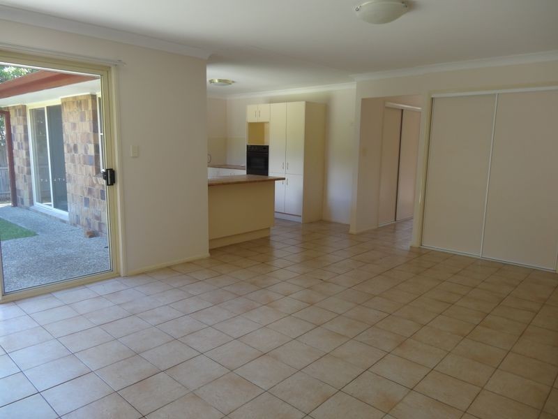 63 Berkley Place, Carindale QLD 4152