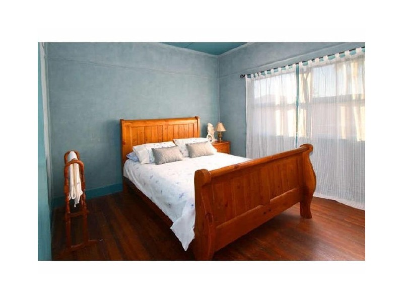 6 Brooks Street, Camp Hill QLD 4152