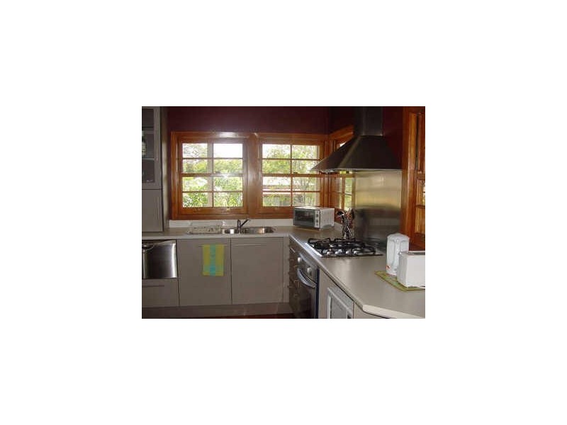 32 Arrol Street, Camp Hill QLD 4152