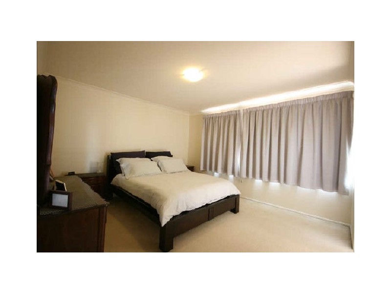 4 Ensign Street, Carindale QLD 4152