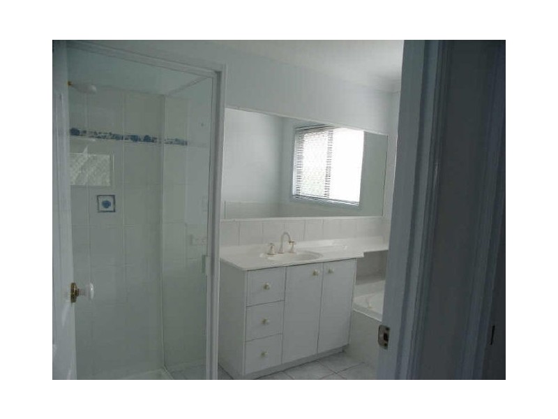 56 Oakley Street, Carindale QLD 4152