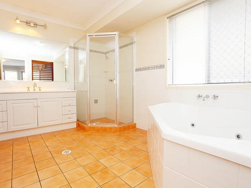 50 Kauri Street, Carindale QLD 4152