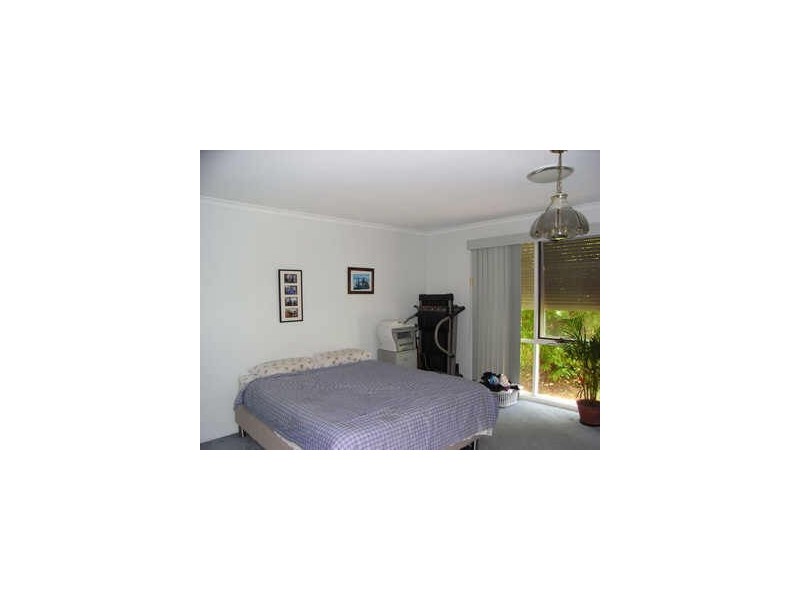 4 Caister Court, Carindale QLD 4152