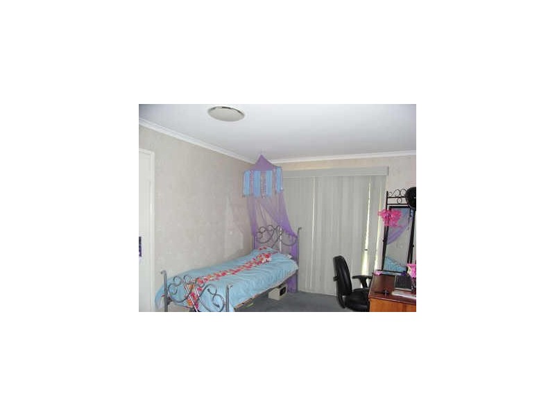 4 Caister Court, Carindale QLD 4152