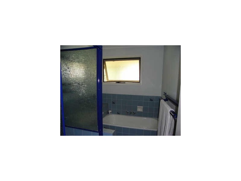 4 Caister Court, Carindale QLD 4152