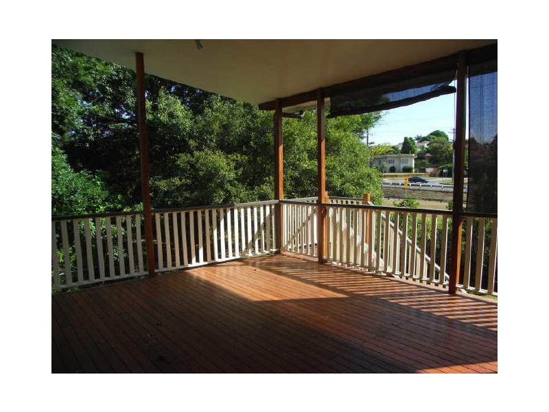 9 Gibson Cres, Holland Park QLD 4121