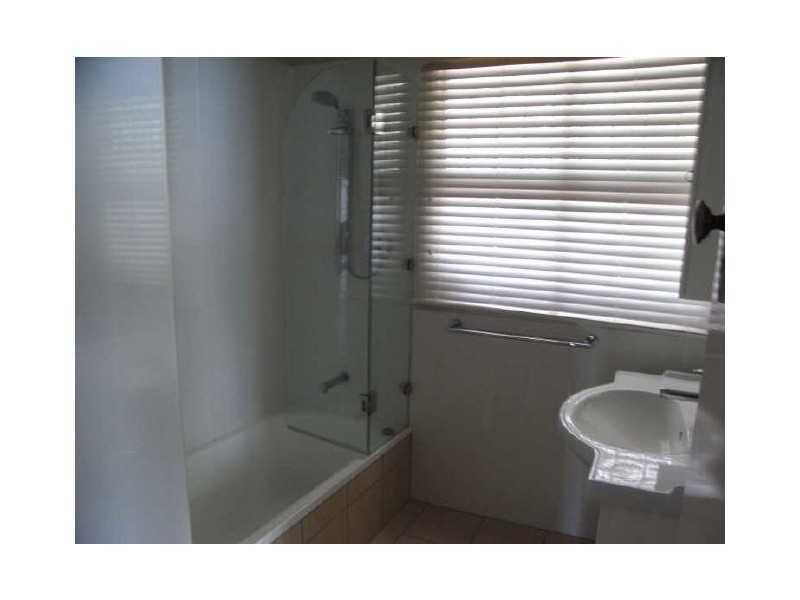 9 Gibson Cres, Holland Park QLD 4121