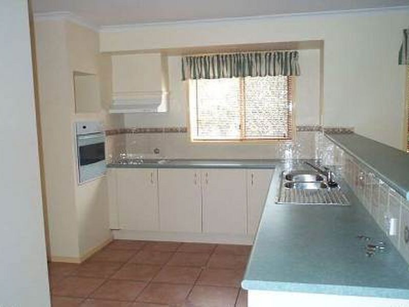 11 Cowell Street, Carindale QLD 4152