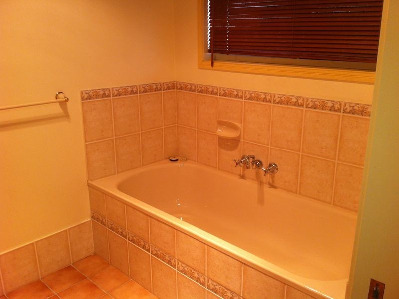 11 Cowell Street, Carindale QLD 4152