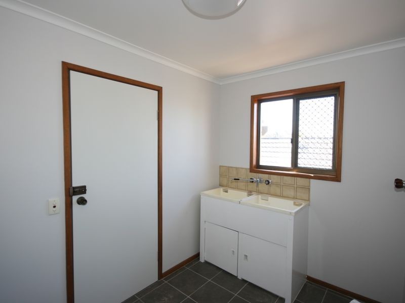 8 Mons Road, Carina Heights QLD 4152