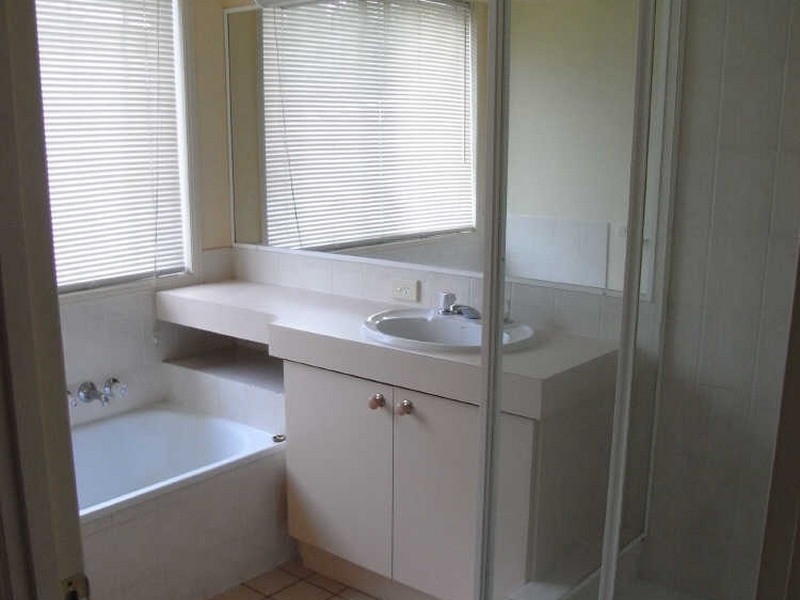 10 Kingfisher Court, Belmont QLD 4153