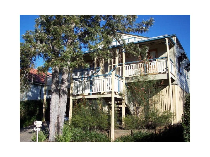 7 Eleanor St, Camp Hill QLD 4152