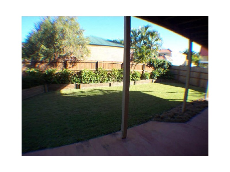 7 Eleanor St, Camp Hill QLD 4152