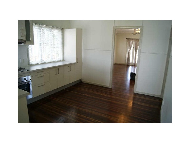 691 Old Cleveland Rd, Camp Hill QLD 4152