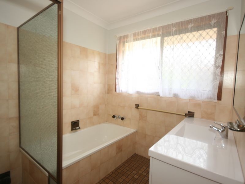 33 Briarwood Street, Carindale QLD 4152