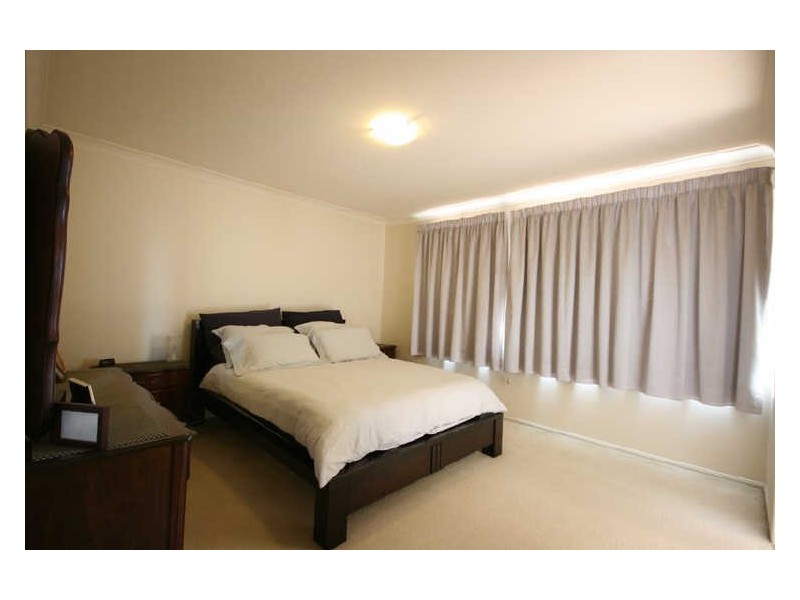 4 Ensign Street, Carindale QLD 4152