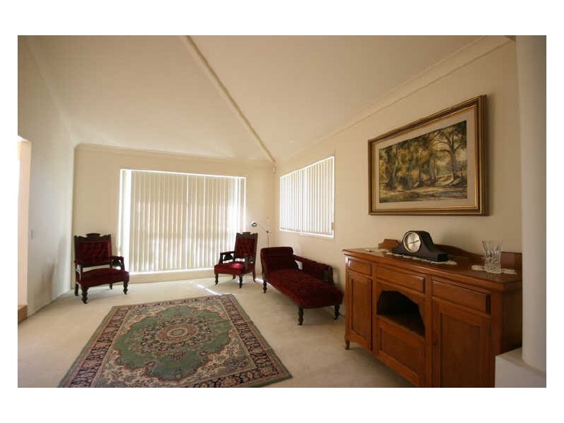 4 Ensign Street, Carindale QLD 4152