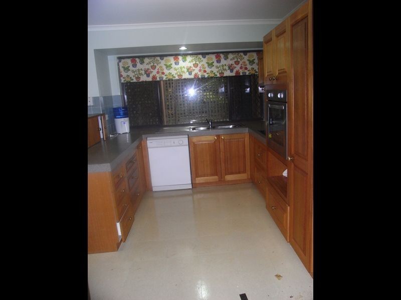 16 Rossmoya Street, Carindale QLD 4152